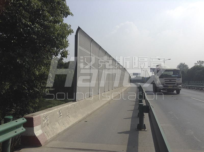高速公路隔聲屏障--杭州104國道陽光天際余杭段